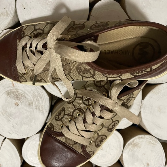 Michael Kors Signature Sneakers - Picture 4 of 9